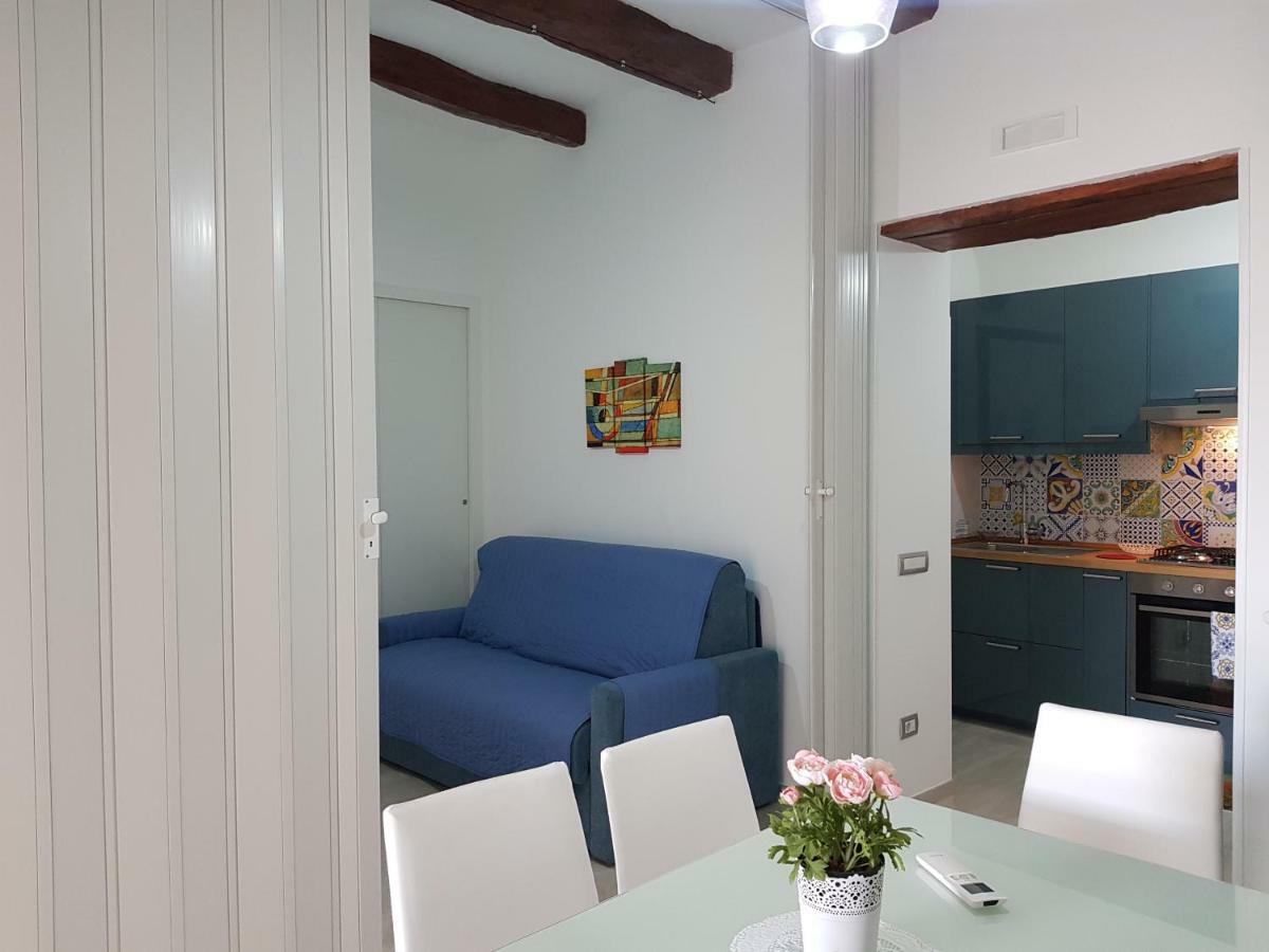 Al Teatro Verdi Luxury Apartamento *